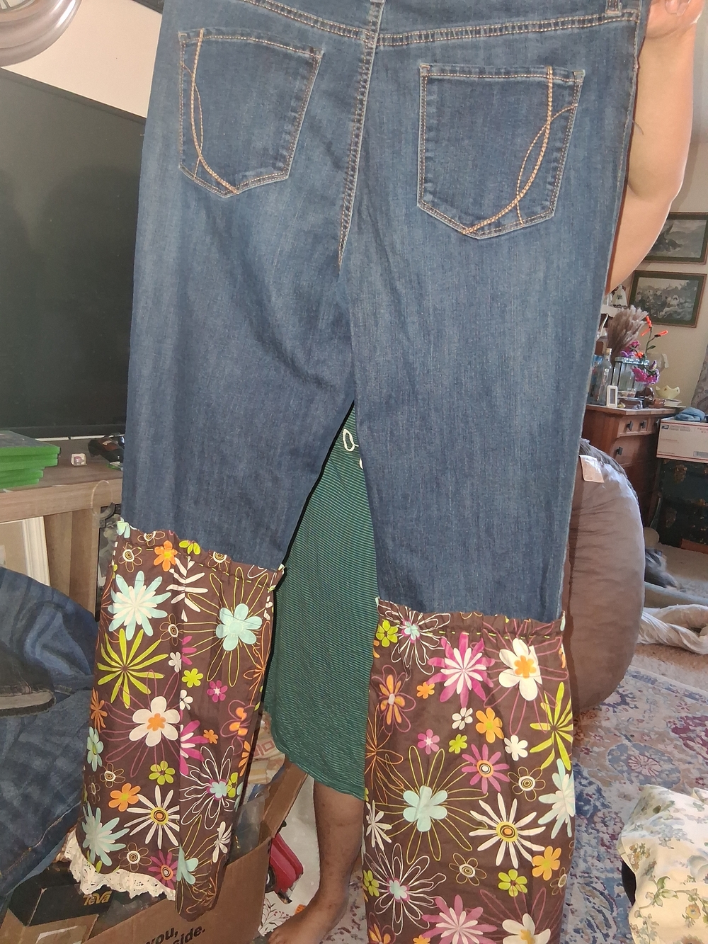 Bandolino Sz 14 Blue Denim Flare Jeans with Floral Panel Cuffs